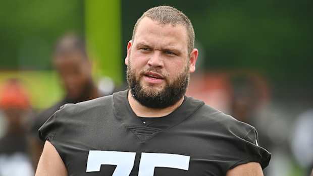 Browns’ Joel Bitonio Unhappy With Eagles’ ‘Cheap Shots’ on Deshaun Watson